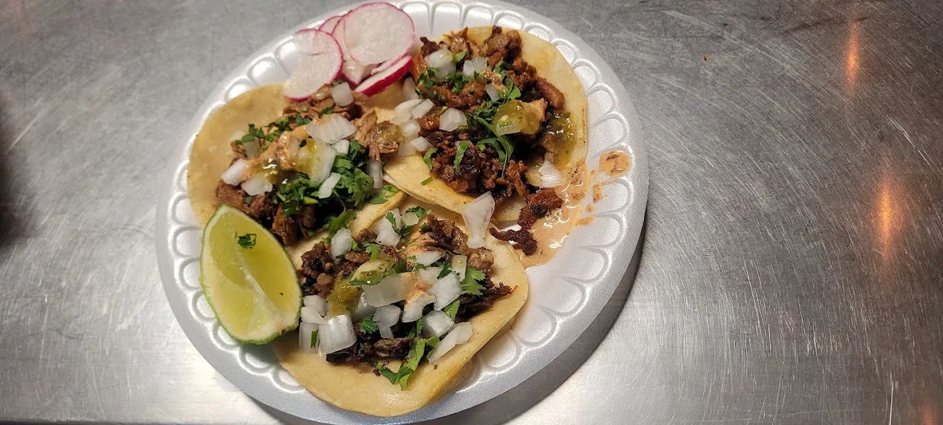 Tacos con rábano y limón